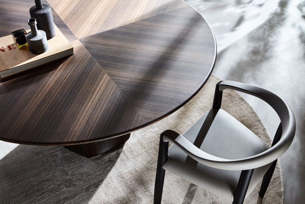 Modern upholstered curved back chair | MHC.3 Miss