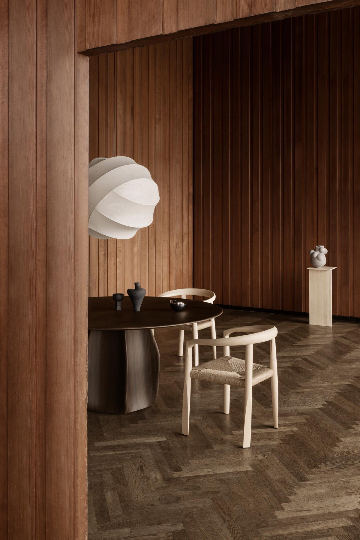 Modern upholstered curved back chair | MHC.3 Miss